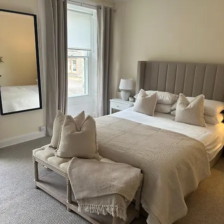 Luxury High Street Apartment Moffat Exterior photo