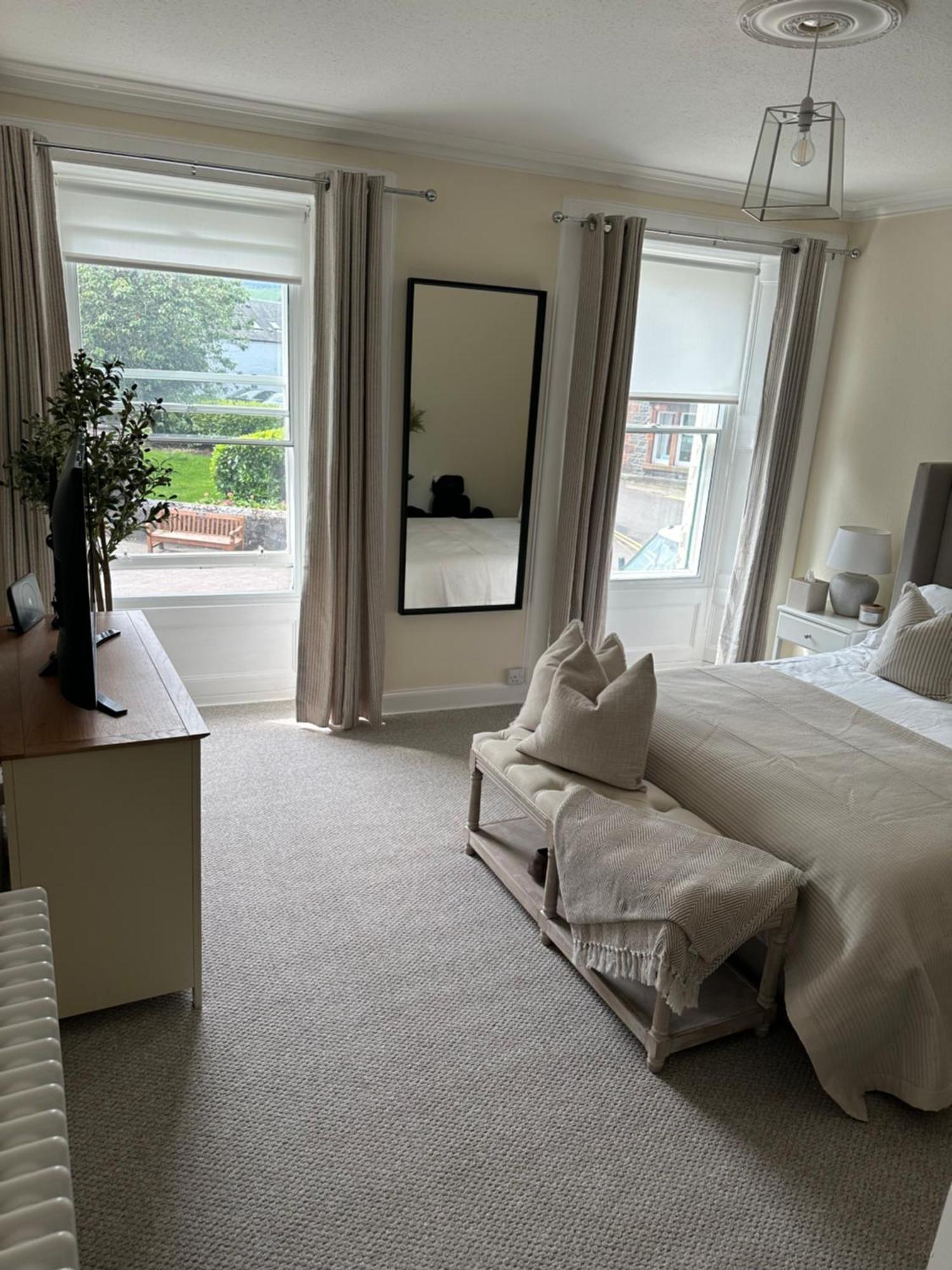 Luxury High Street Apartment