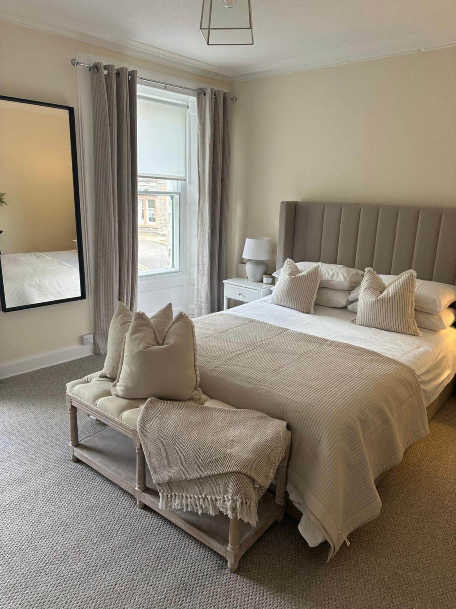Luxury High Street Apartment